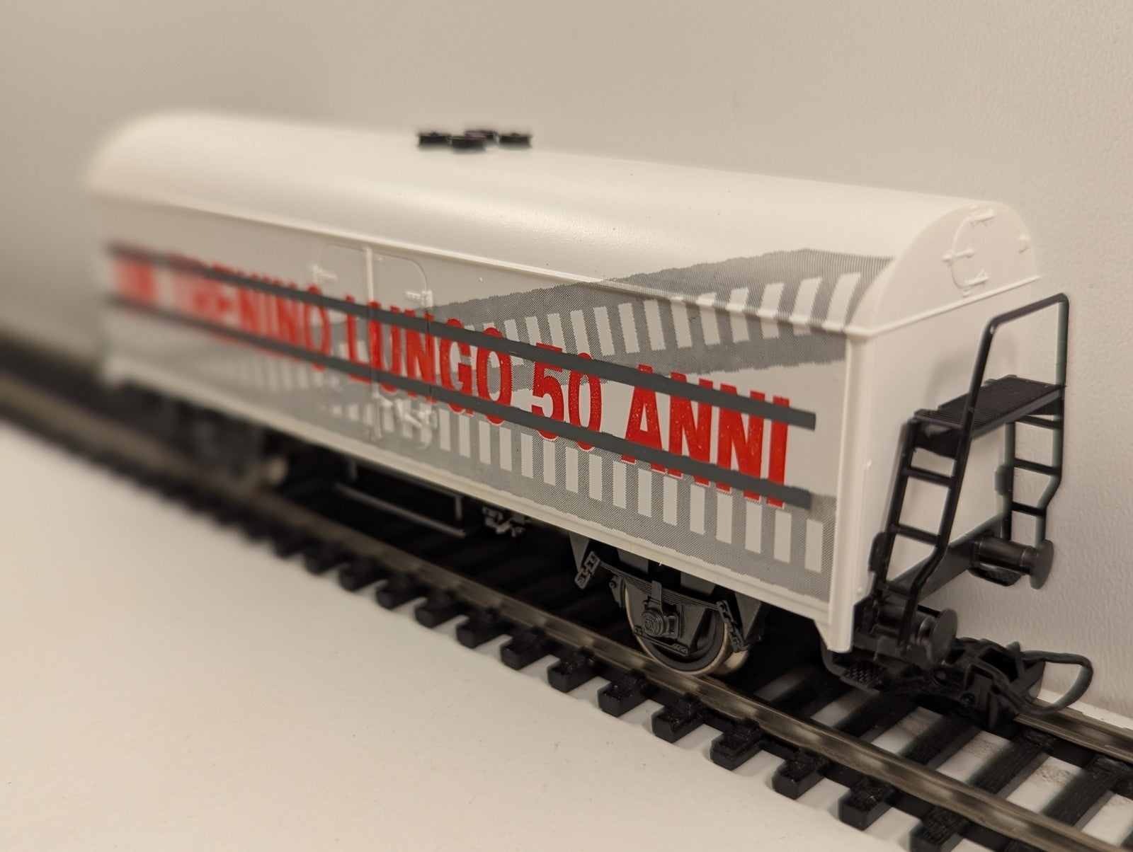 Rivarossi HO 5672 2-Axle Refrigerator Wagon – 50th Anniversary – Boxed