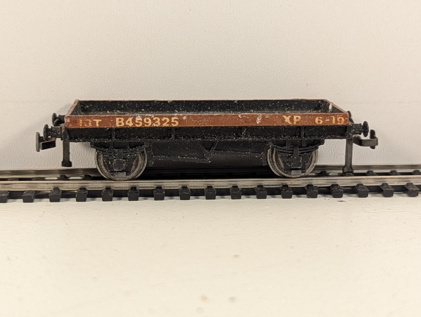 Hornby Dublo 32085 OO Gauge Brown Low-Sided Wagon - Boxed