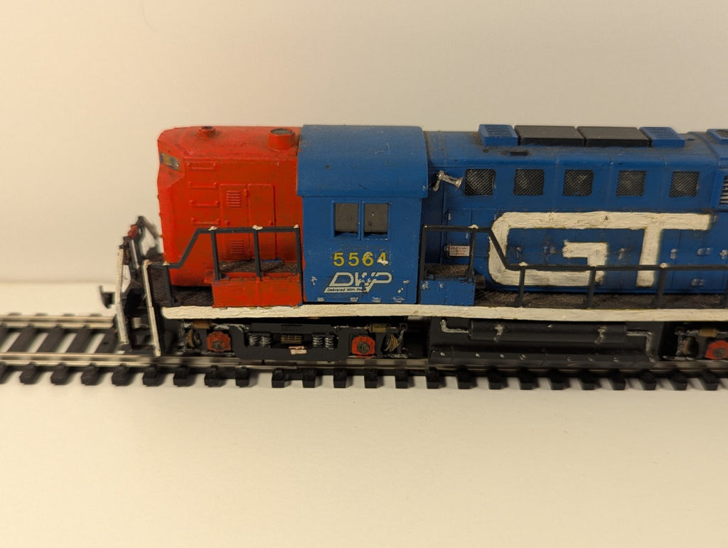 AHM – EMD GP9 Phase II Diesel Locomotive (Grand Trunk Western, Repainted)