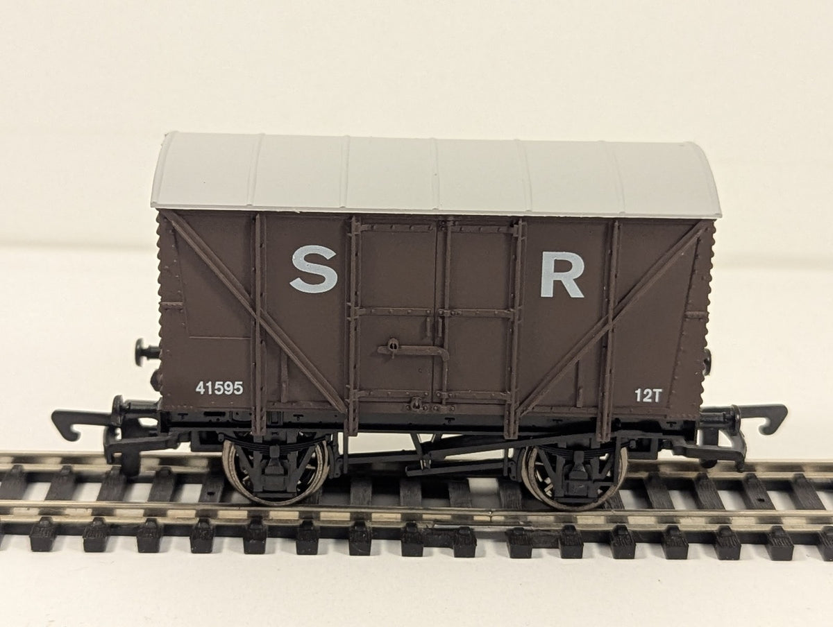 Dapol OO Gauge SR Vent Van Goods Wagon 41595 SR Brown B326
