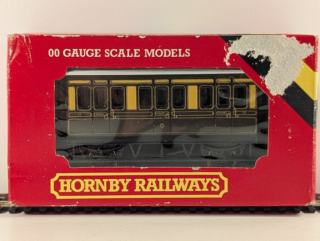 Hornby R213 OO Gauge GWR 4 Wheel Coach - Boxed
