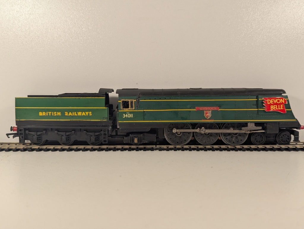 Hornby OO Gauge West Country Class 'Tavistock' Locomotive 34011 BR Green