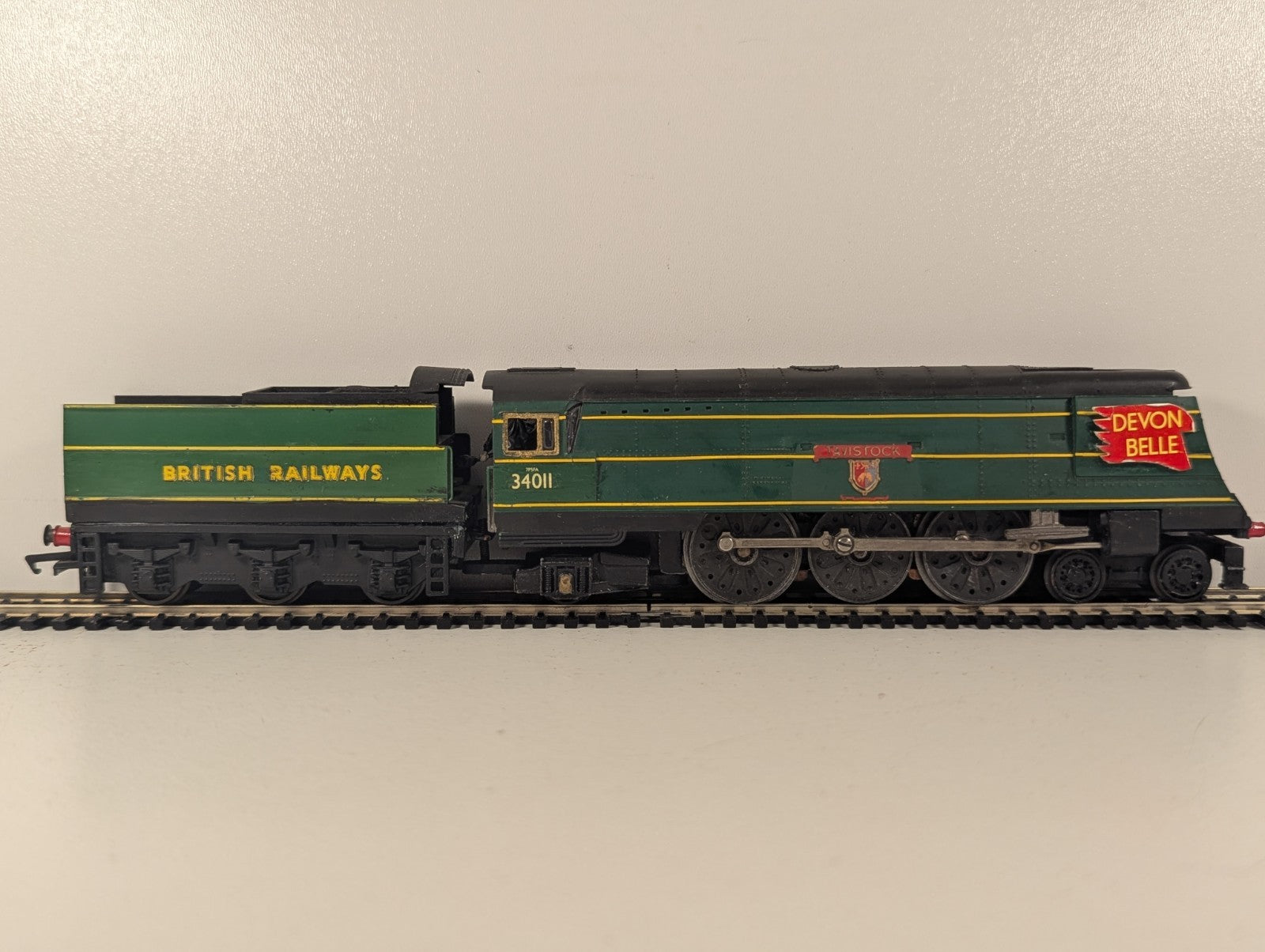 Hornby OO Gauge West Country Class 'Tavistock' Locomotive 34011 BR Green