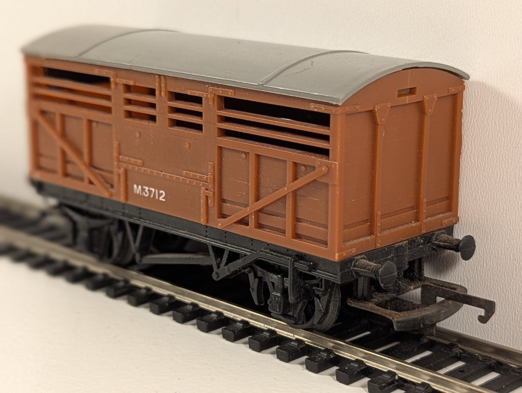 Tri-ang Hornby R122 BR Cattle Wagon – OO Gauge