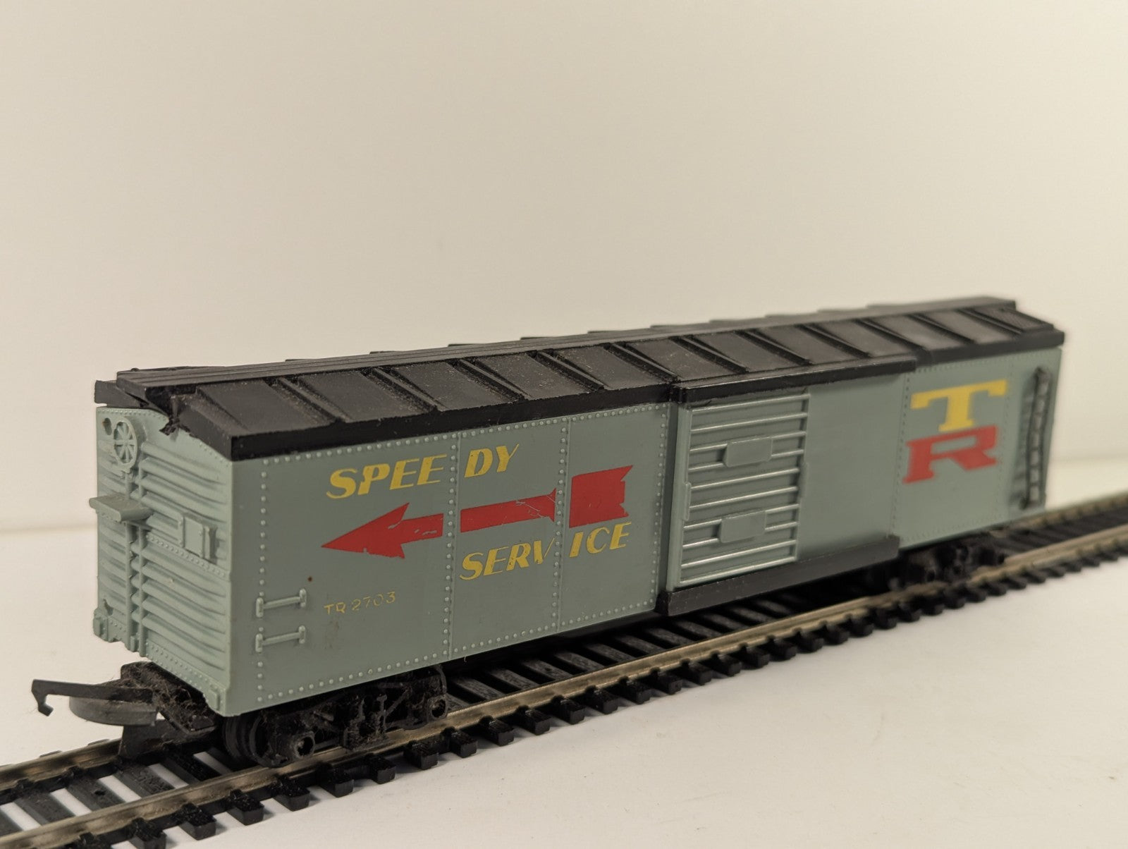 Tri-ang R136 OO Gauge Grey Speedy Service Boxcar