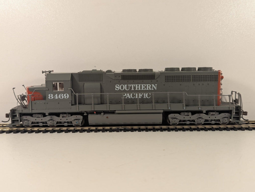 Kato HO Scale EMD SD40 Southern Pacific 8469 Diesel Locomotive