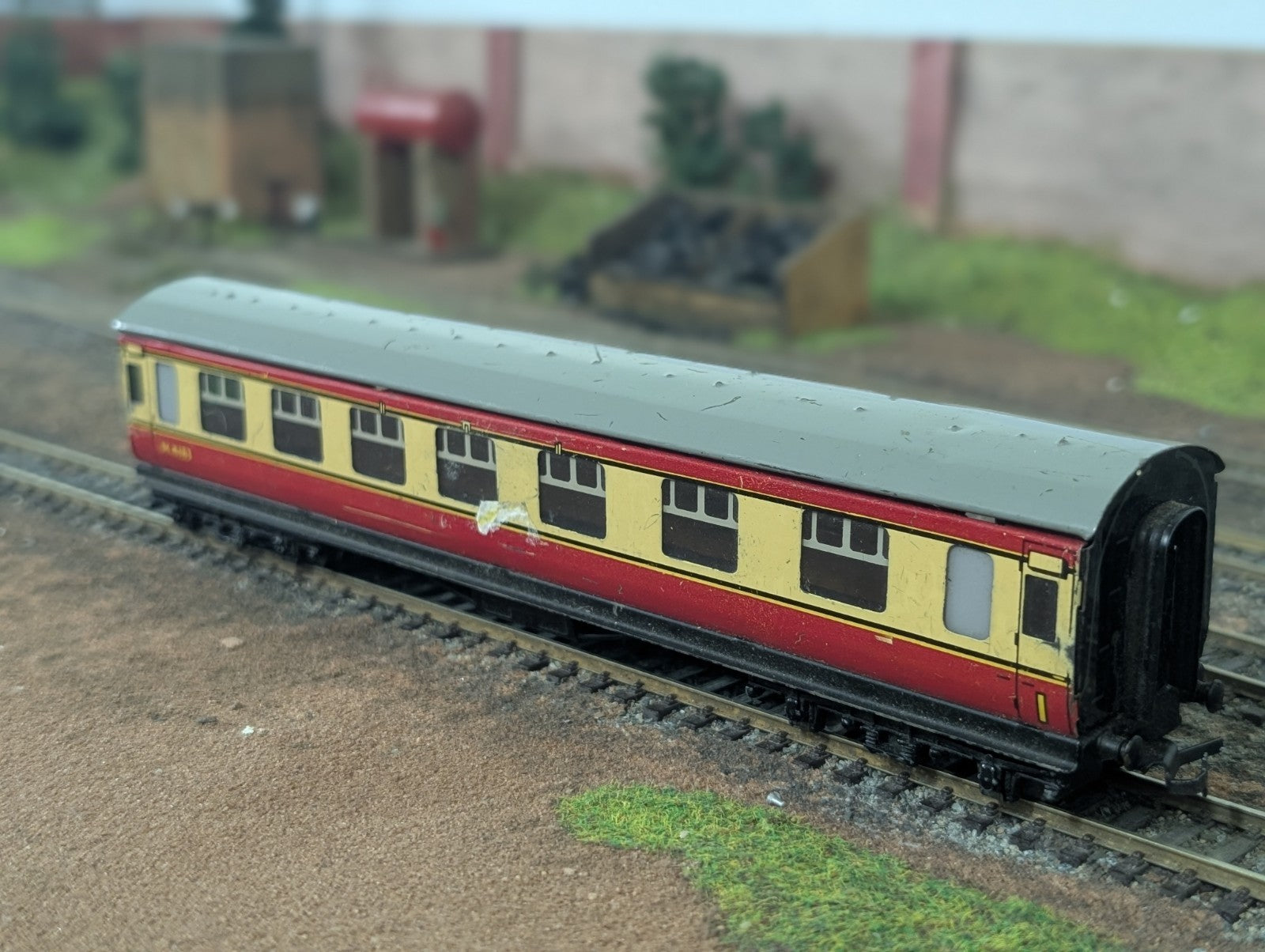 Hornby Dublo 32017 OO Gauge BR Stanier Coach M4183