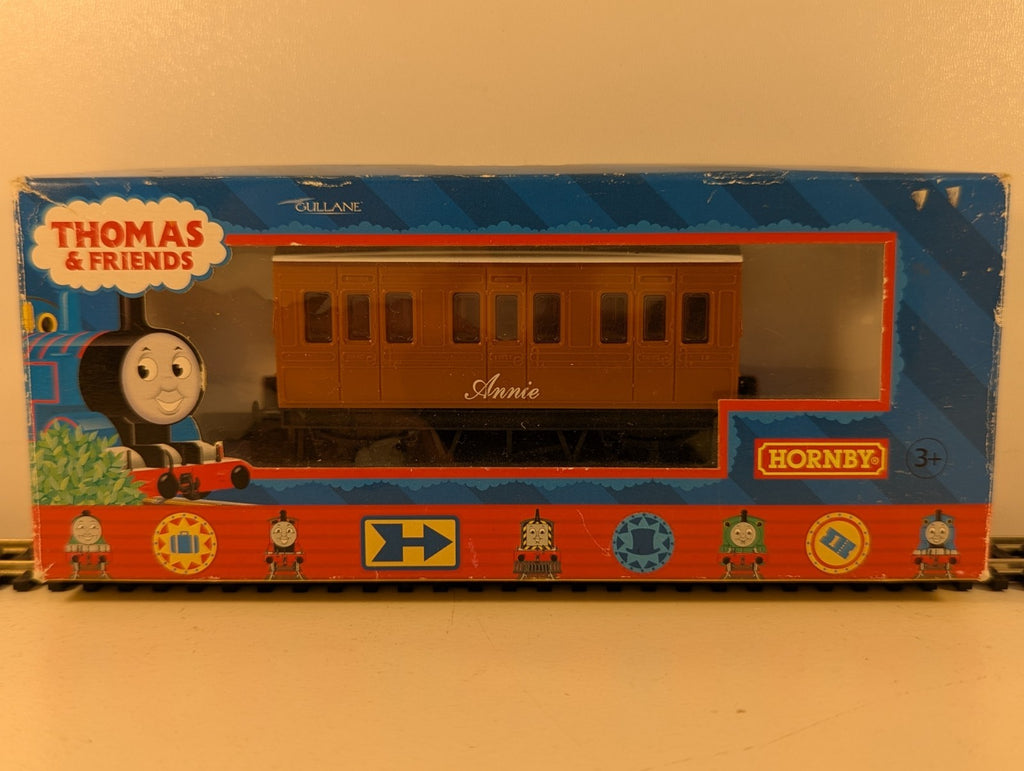 Hornby R110 Thomas & Friends Annie Coach