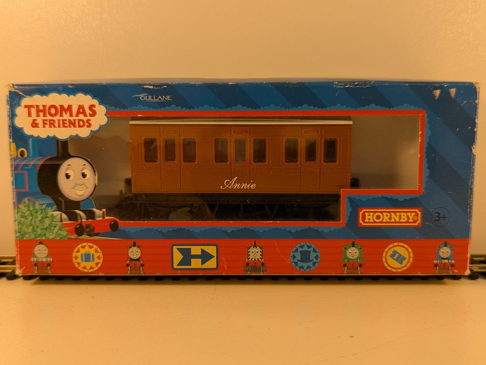 Hornby R110 Thomas & Friends Annie Coach
