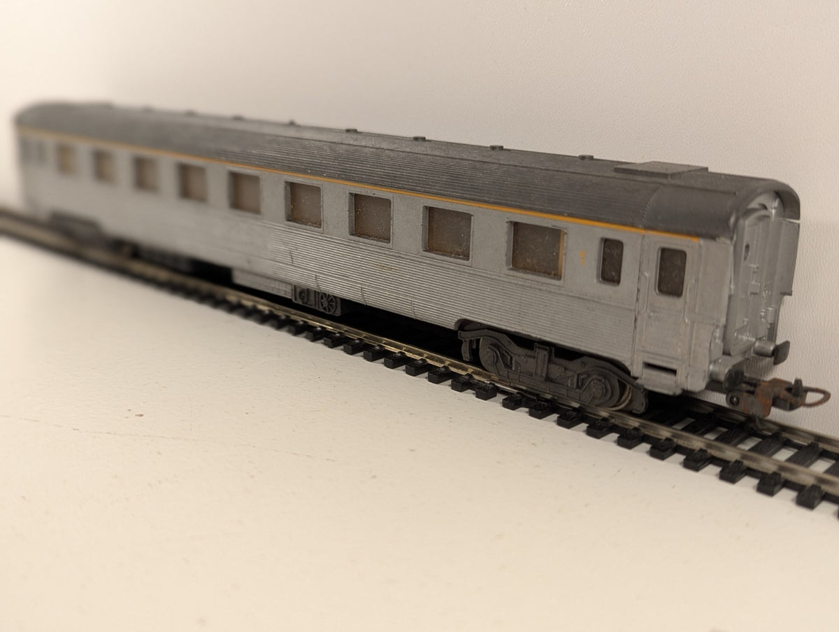 Lima HO Gauge SNCF Passenger Coach