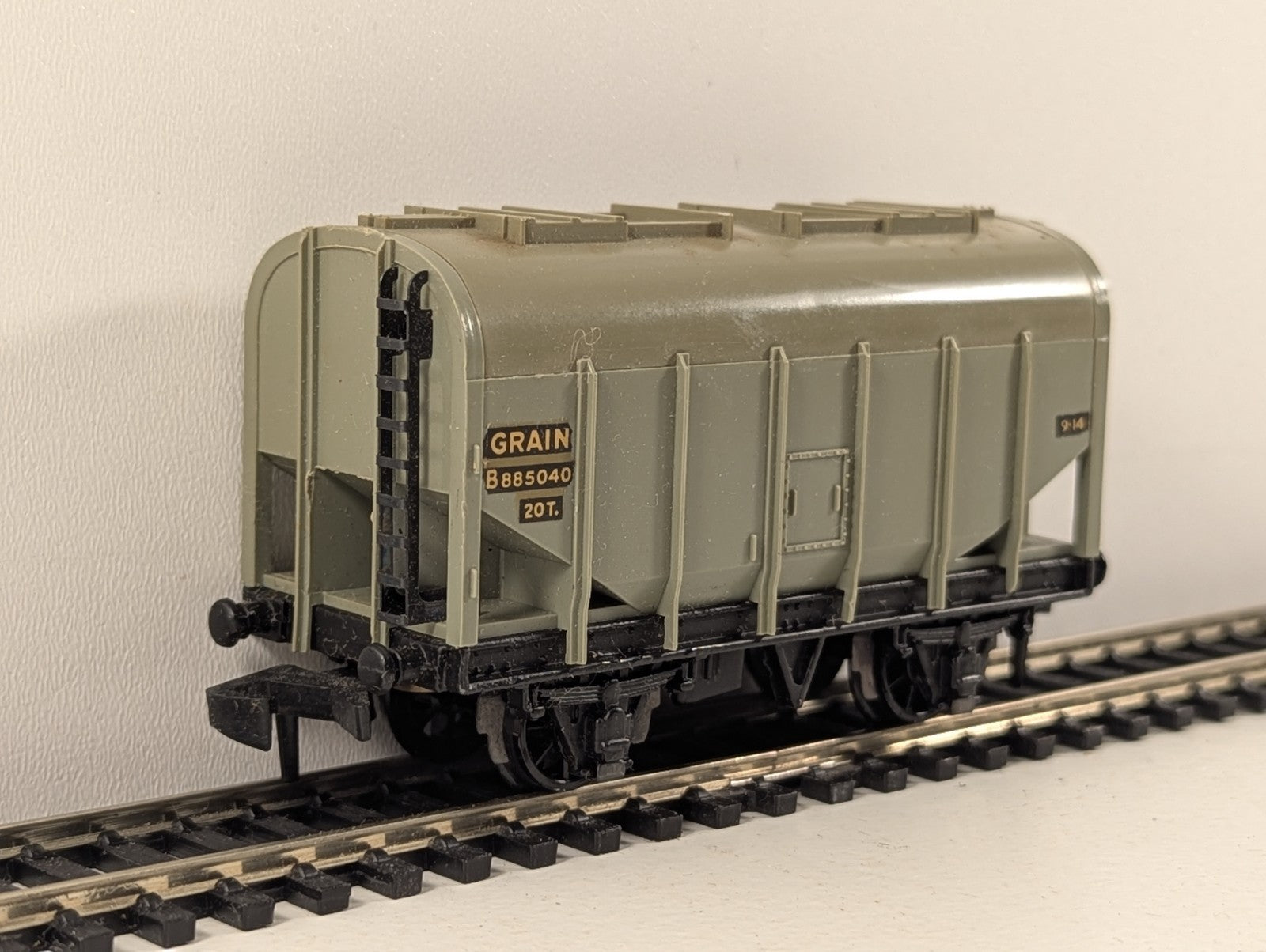 Hornby Dublo 32067 OO Gauge Grey 20-Ton Bulk Grain Wagon - Boxed