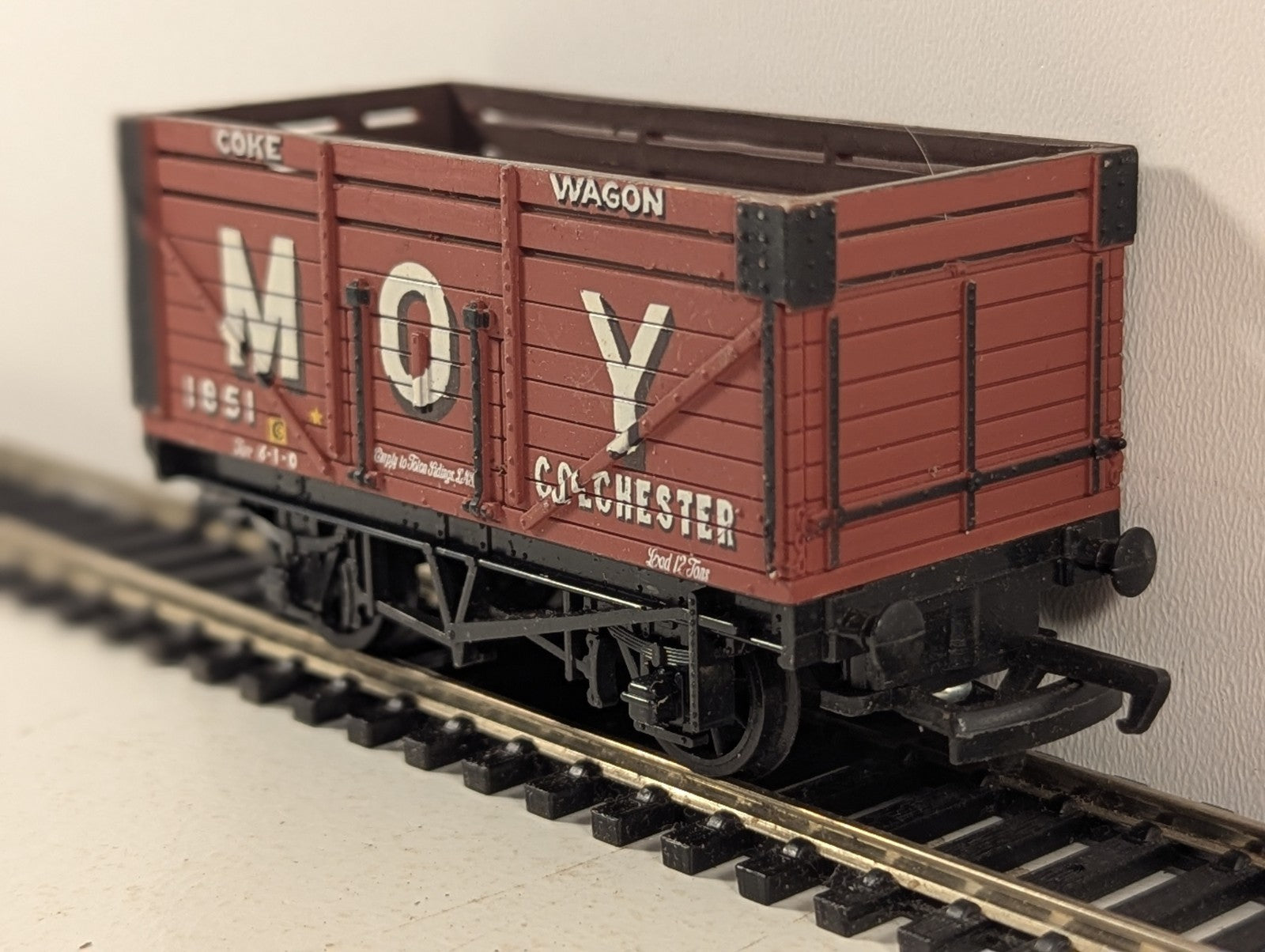 Mainline OO Gauge 7 Plank Coke Wagon 'Moy' Colchester Goods Wagon