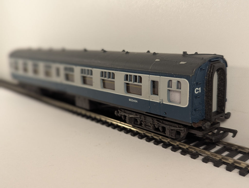 Mainline OO Gauge BR Mk1 Corridor Second (SK) Passenger Coach M25454