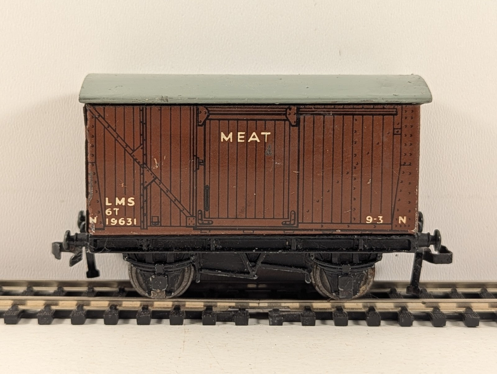 Hornby Dublo 32065 OO Gauge BR Brown D1 Meat Van - Boxed
