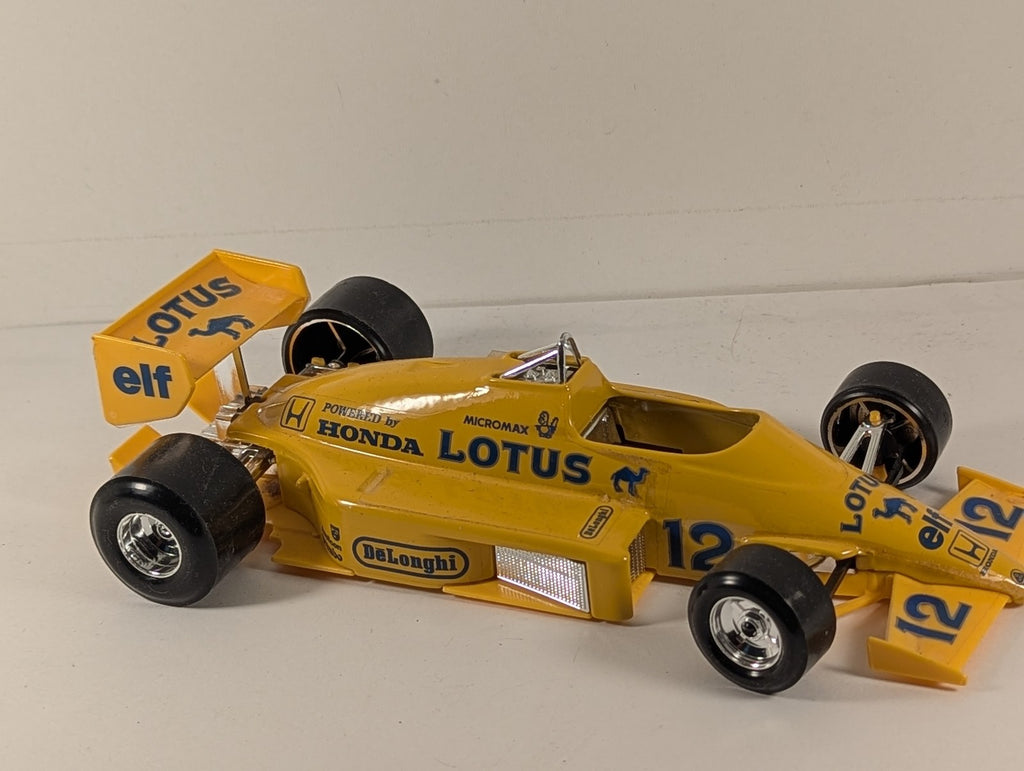 Bburago 1:24 Lotus Honda 99T Die-cast Model Car 12 Camel Yellow