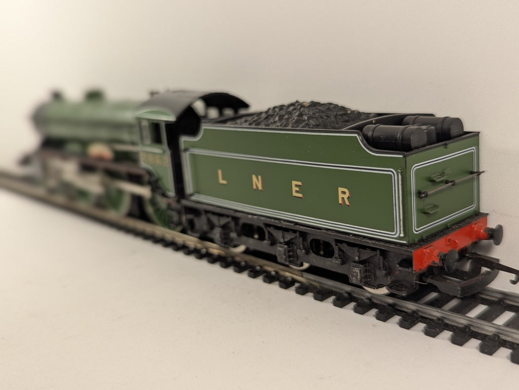 Hornby OO Gauge Class B17/4 4-6-0 'Manchester United' Steam Locomotive 2862