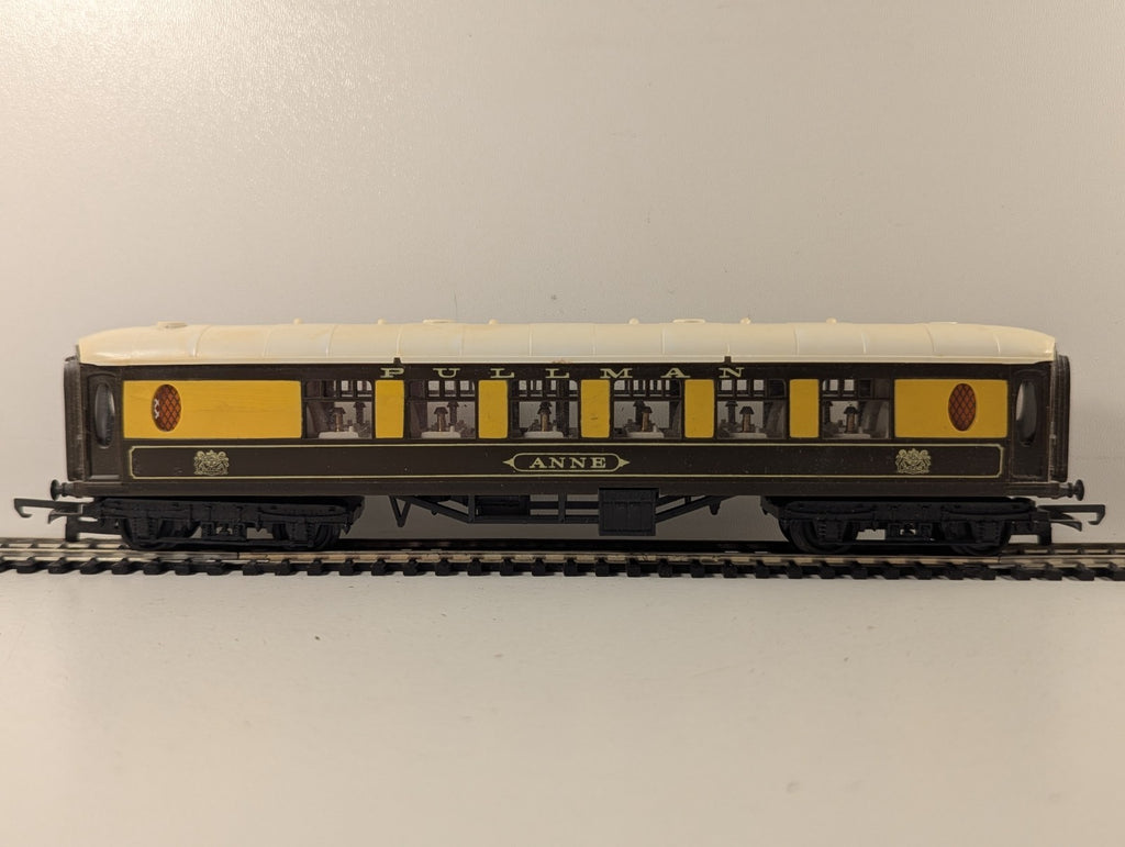 Tri-ang R228 OO Gauge 9-Inch Pullman 1st Class Parlour Coach "Anne"