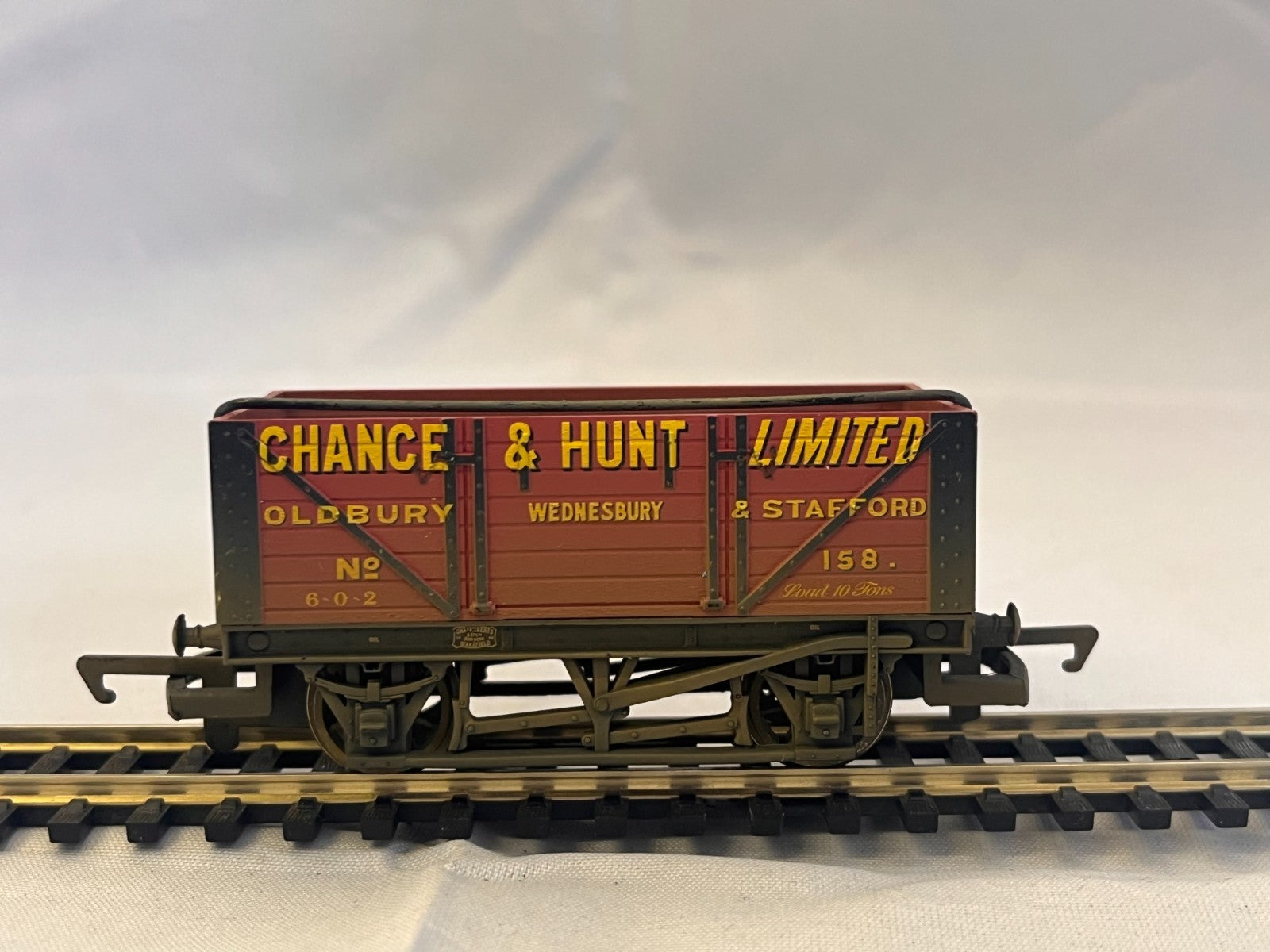 Hornby OO Gauge Chance & Hunt Limited 7 Plank Wagon Weathered