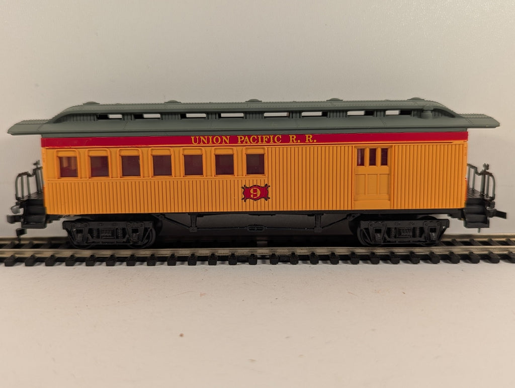 Bachmann HO Scale Old Time Combine Passenger Car 9 Union Pacific 1420