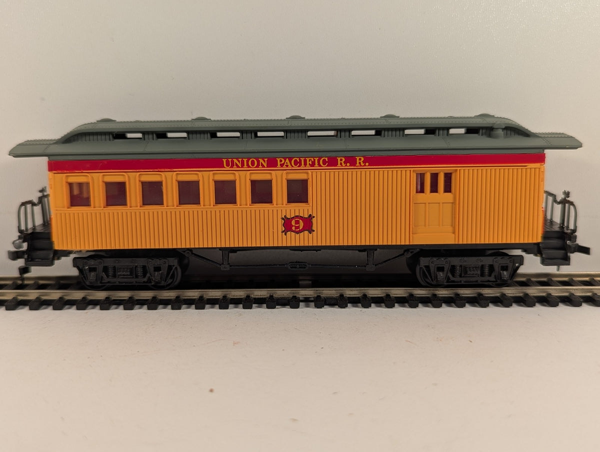 Bachmann HO Scale Old Time Combine Passenger Car 9 Union Pacific 1420