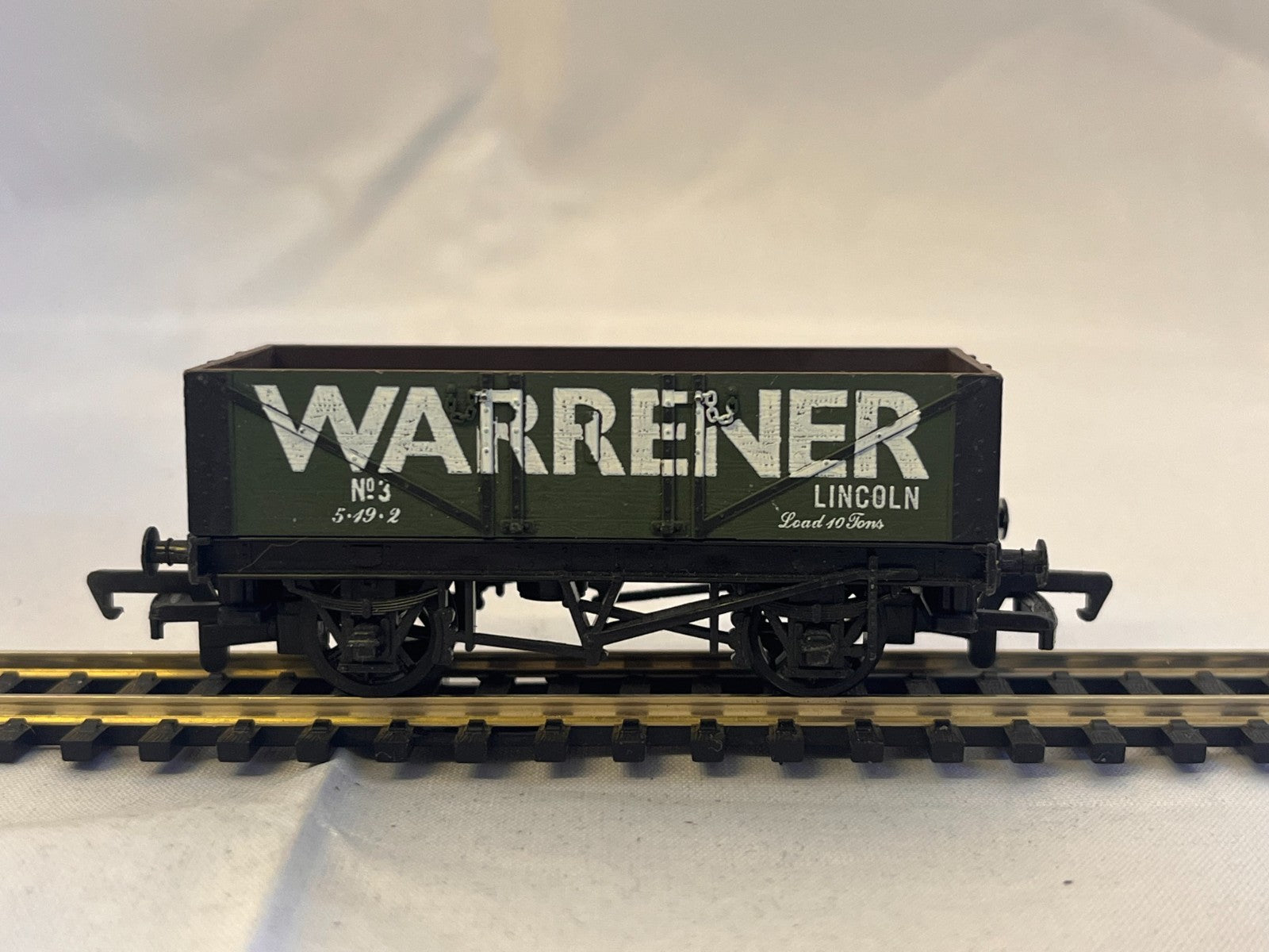 Mainline OO Gauge Warrener Lincoln 5 Plank Open Wagon Green