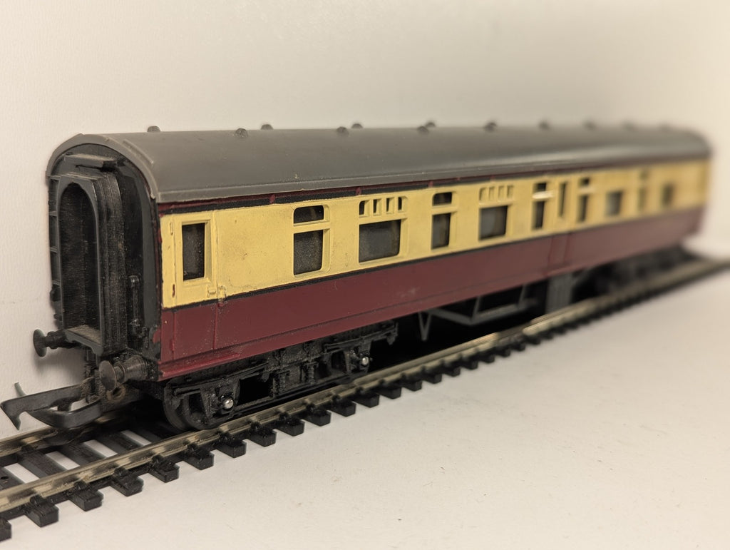 Tri-ang OO Gauge BR Mk1 Composite Coach Passenger Coach M24001