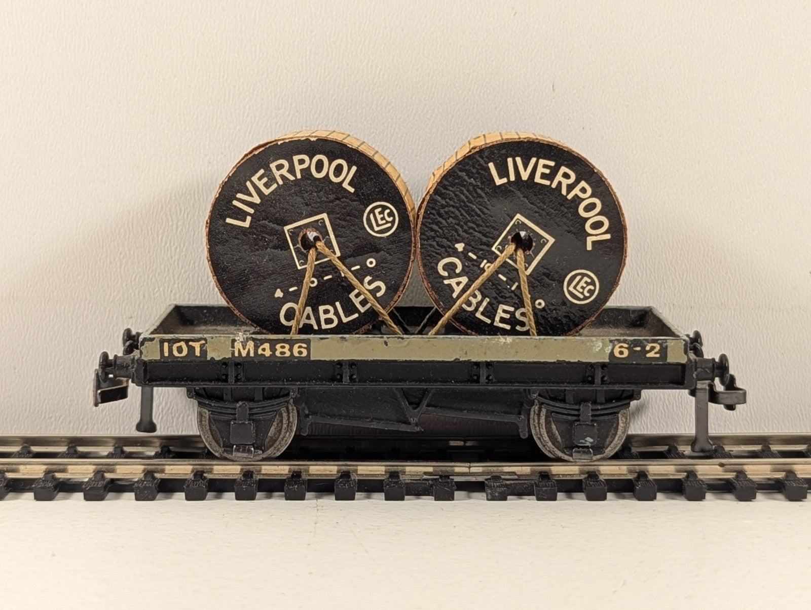 Hornby Dublo 32086 OO Gauge Grey D1 Low-Sided Wagon with Cable Drums - Boxed