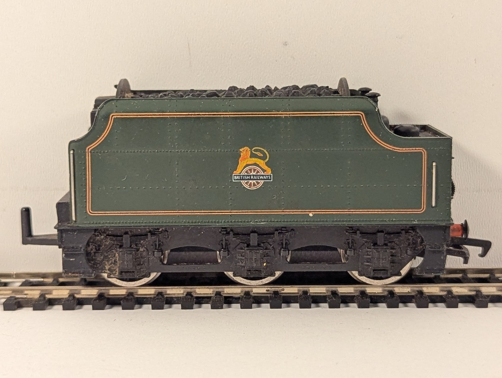 Mainline OO Gauge BR 6-Wheel Tender BR Green