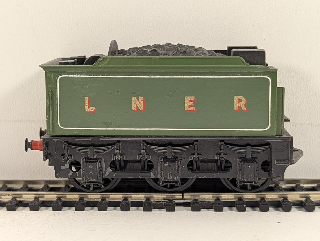 Tri-ang OO B12 LNER Green Tender