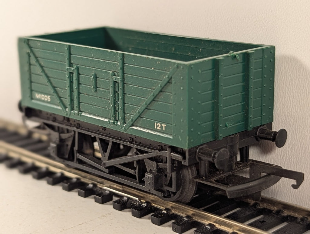 Tri-ang R10 OO Gauge 12 Ton Open Wagon Green