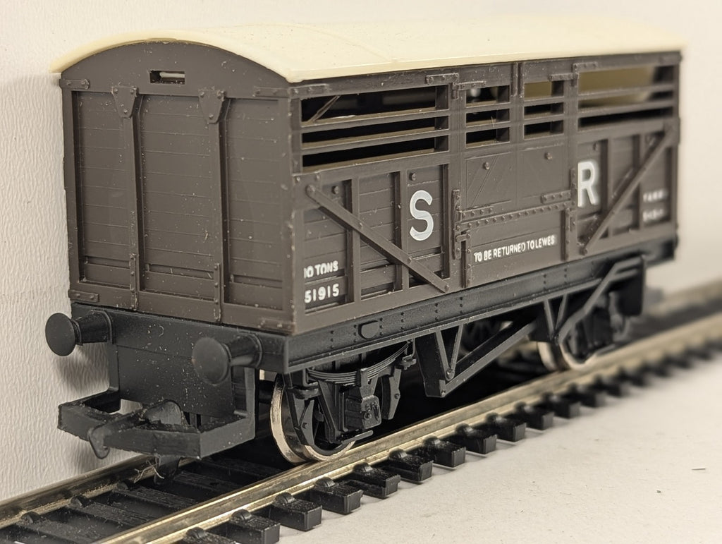 Hornby OO Gauge SR Cattle Wagon Goods Wagon 51915 SR Brown R564