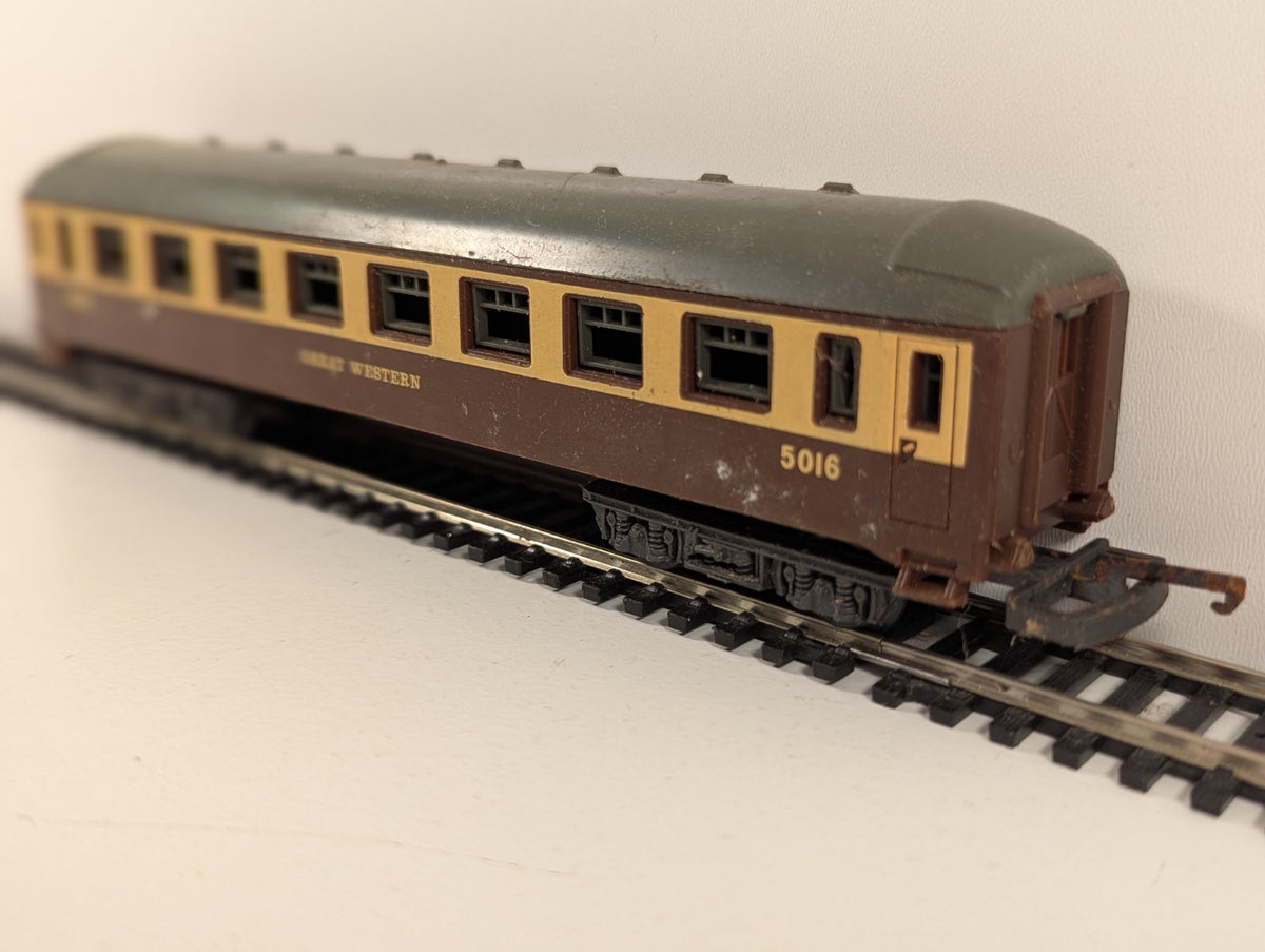 Lima HO Gauge GWR Chocolate & Cream Coach No. 5016
