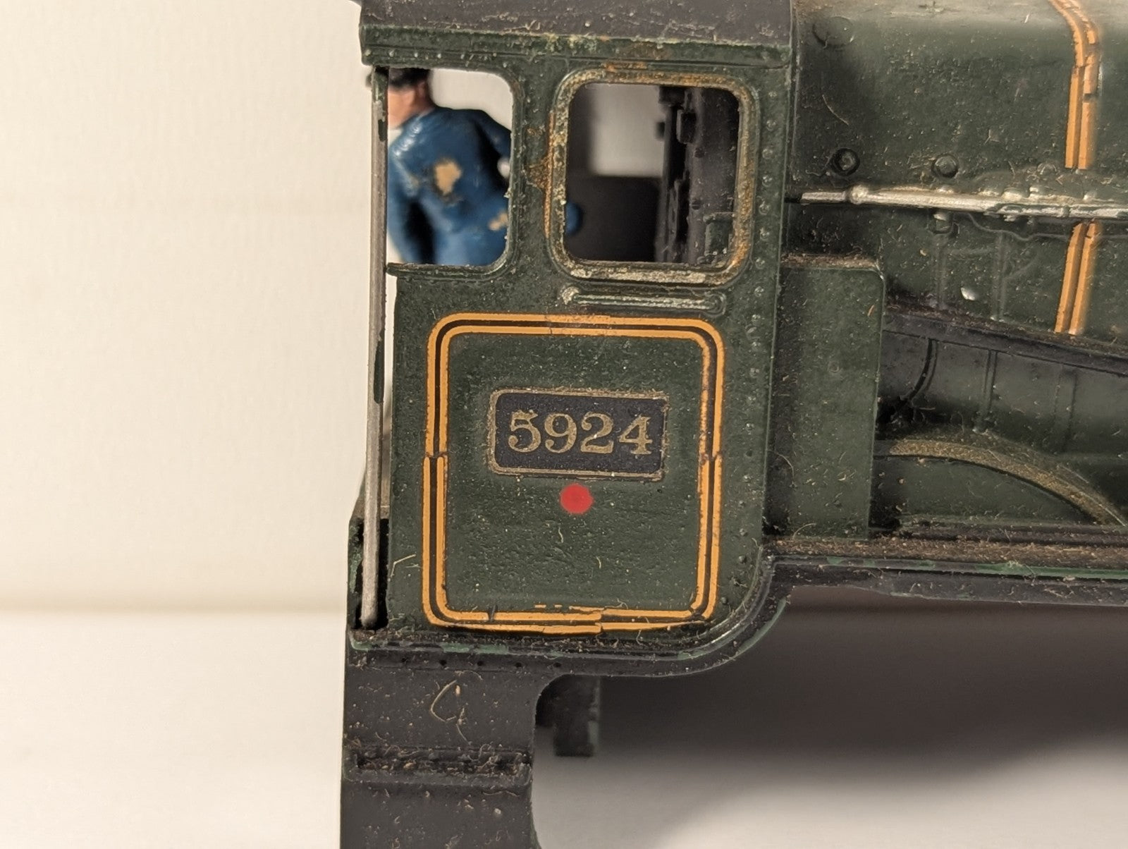 Tri-ang Hornby OO Gauge GWR Hall Class 'Dinton Hall' Locomotive - Shell