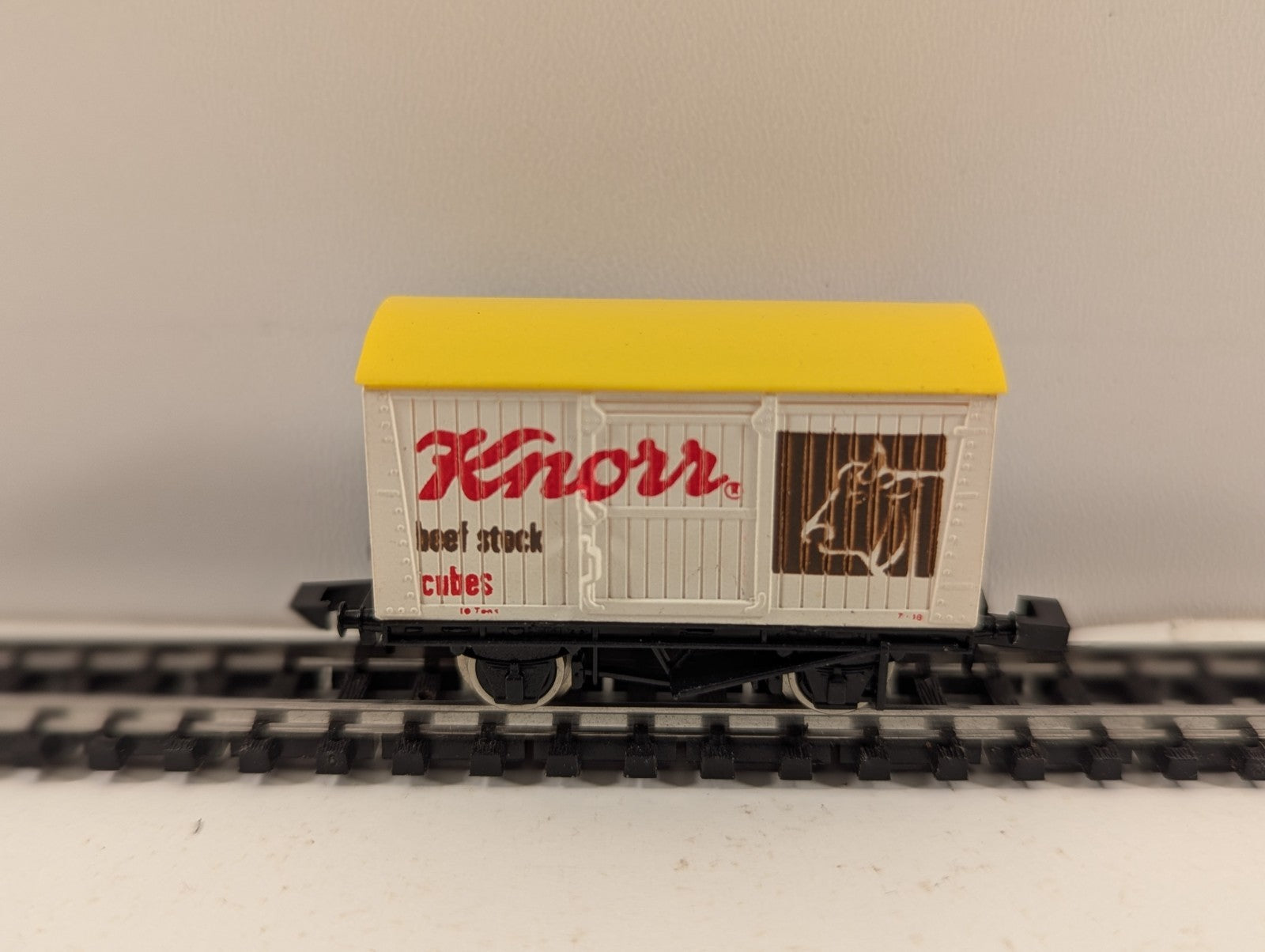 Graham Farish N Gauge Single Vent Van Knorr Beef Stock Cubes Livery