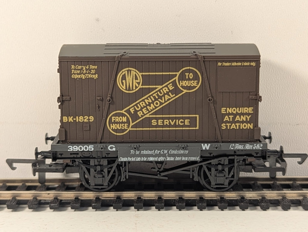 Airfix GMR 54331-8 Conflat with G.W.R. Door to Door Container