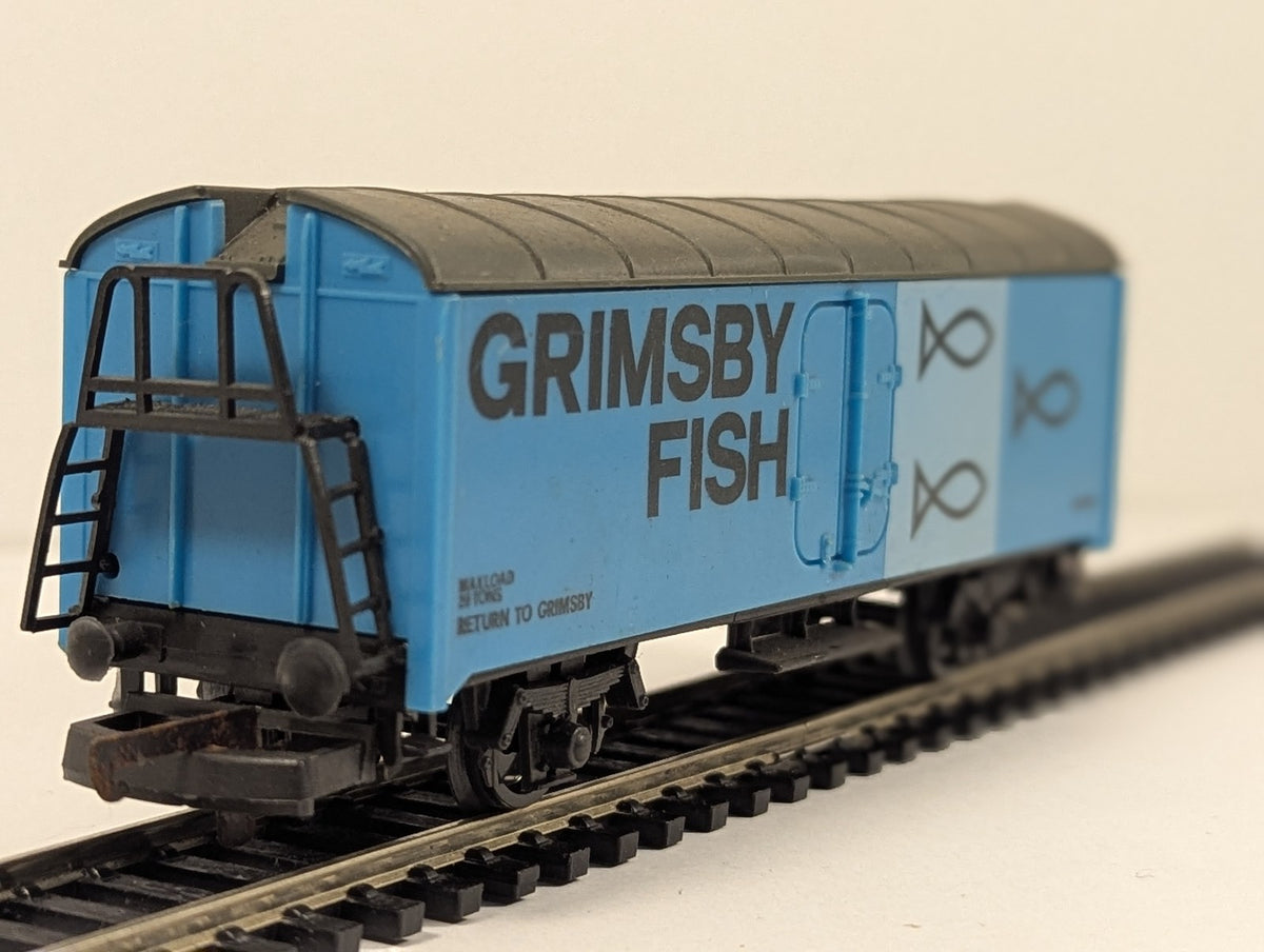 Playcraft HO Scale Grimsby Fish Van Goods Wagon N82642H Grimsby Fish Blue P623