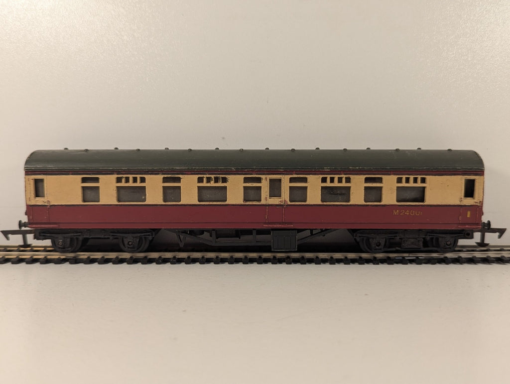 Tri-ang OO Gauge R29/221 BR Main Line Composite Coach - Damaged Decals