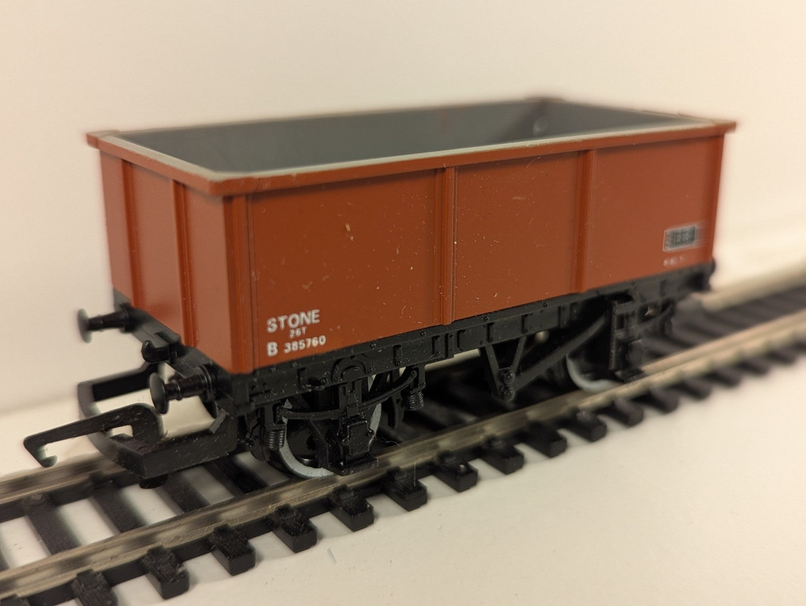 Hornby R6085 BR Ore Mineral Wagon B385760 – OO Gauge