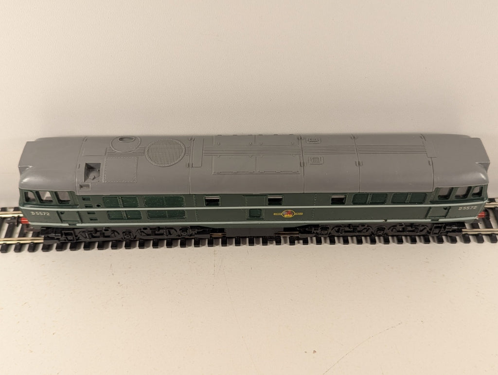 Tri-ang R357 OO Gauge Class 31 Diesel D5572 BR Green