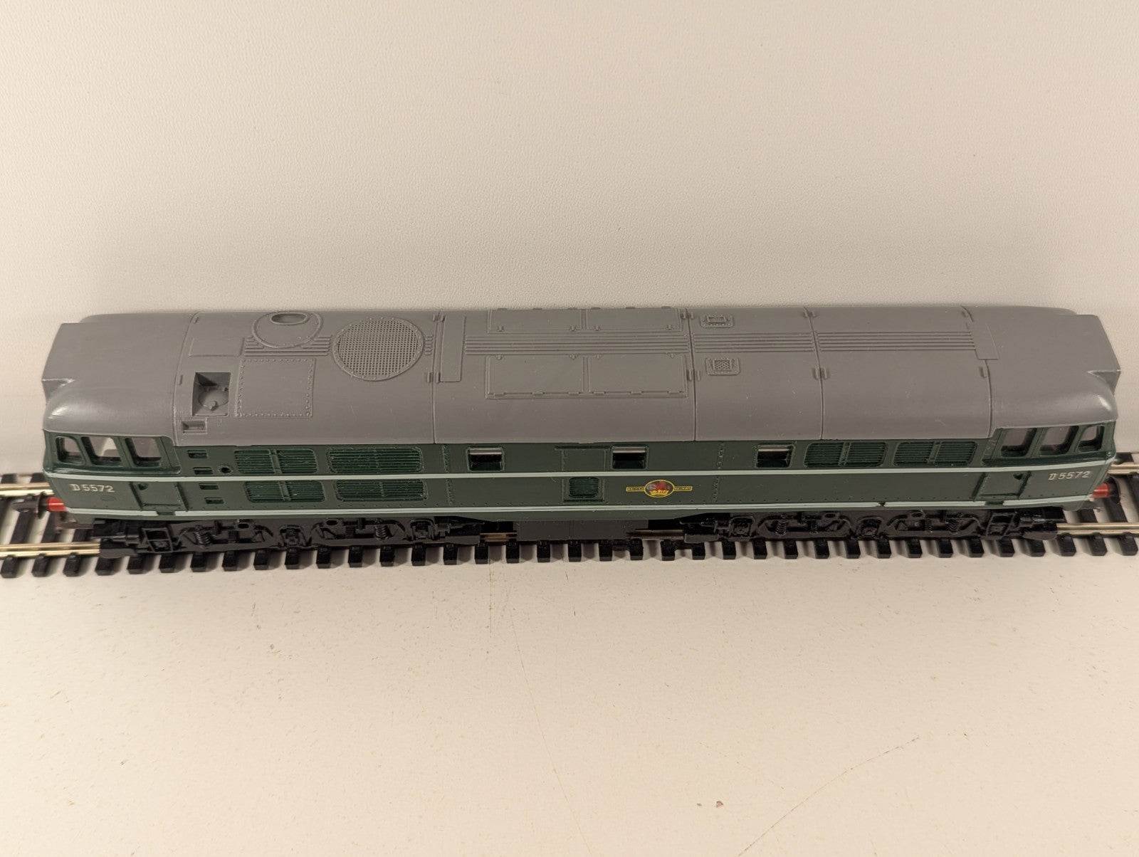 Tri-ang R357 OO Gauge Class 31 Diesel D5572 BR Green