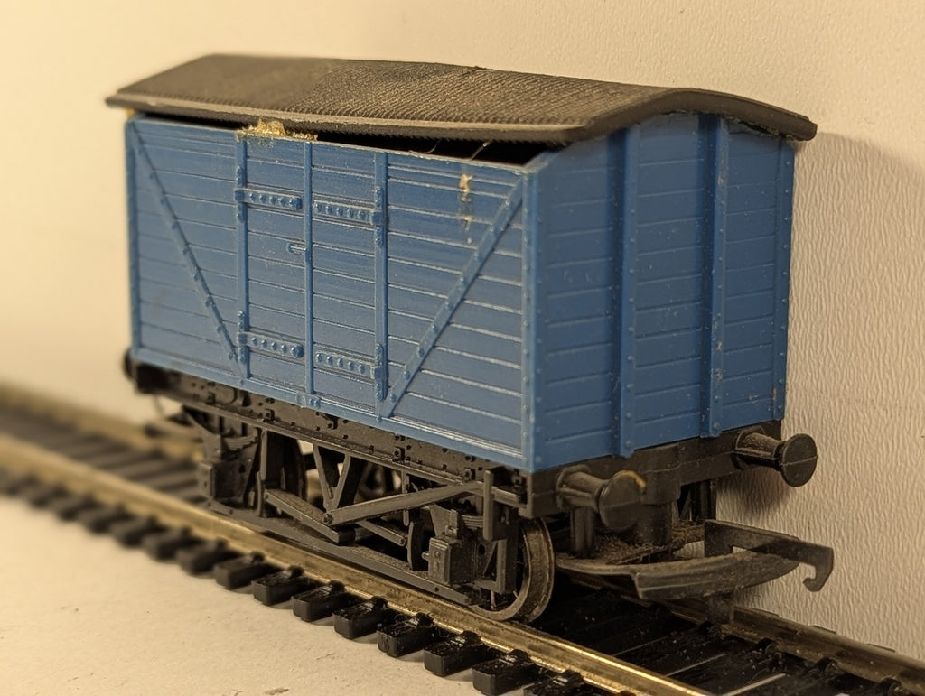 Tri-ang OO Gauge Ventilated Goods Van Goods Wagon Blue R12