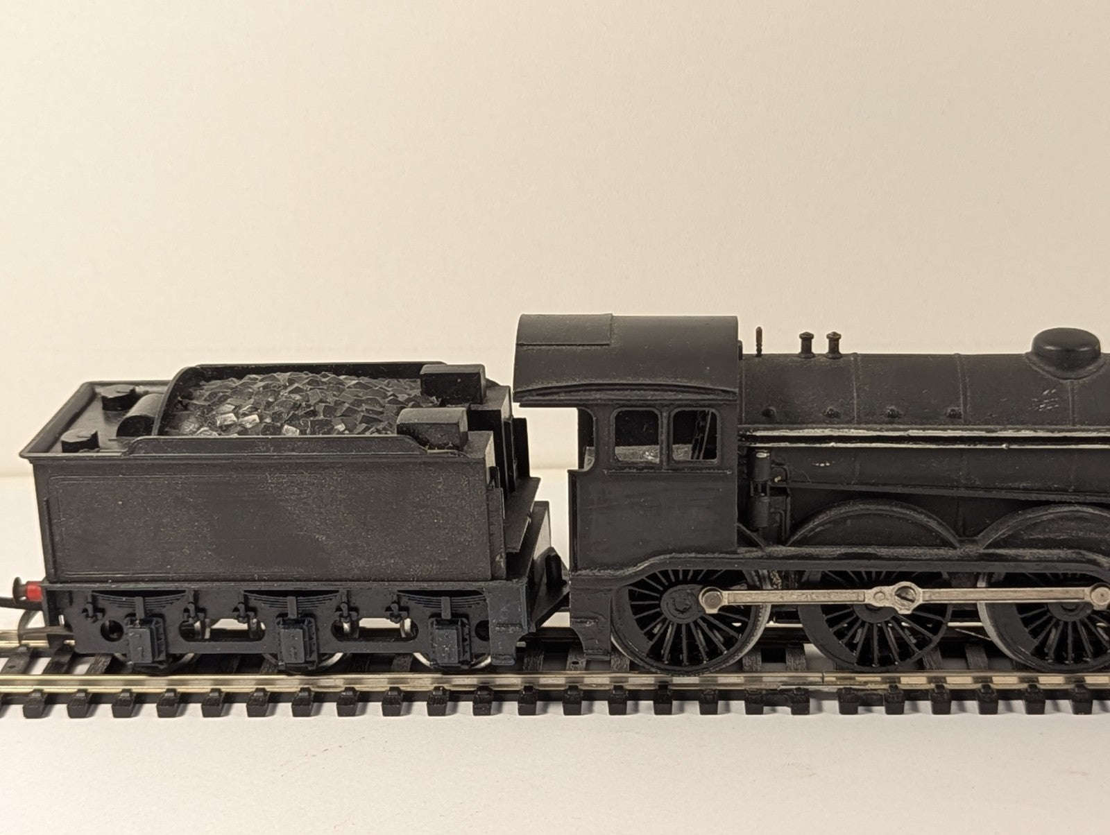 Tri-ang Hornby R150 OO Gauge Class B12 4-6-0 – Repainted