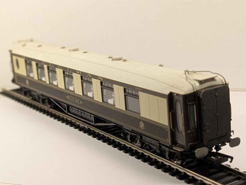 Hornby OO Gauge Pullman Parlour Car 'Niobe' Passenger Coach - Lights Up