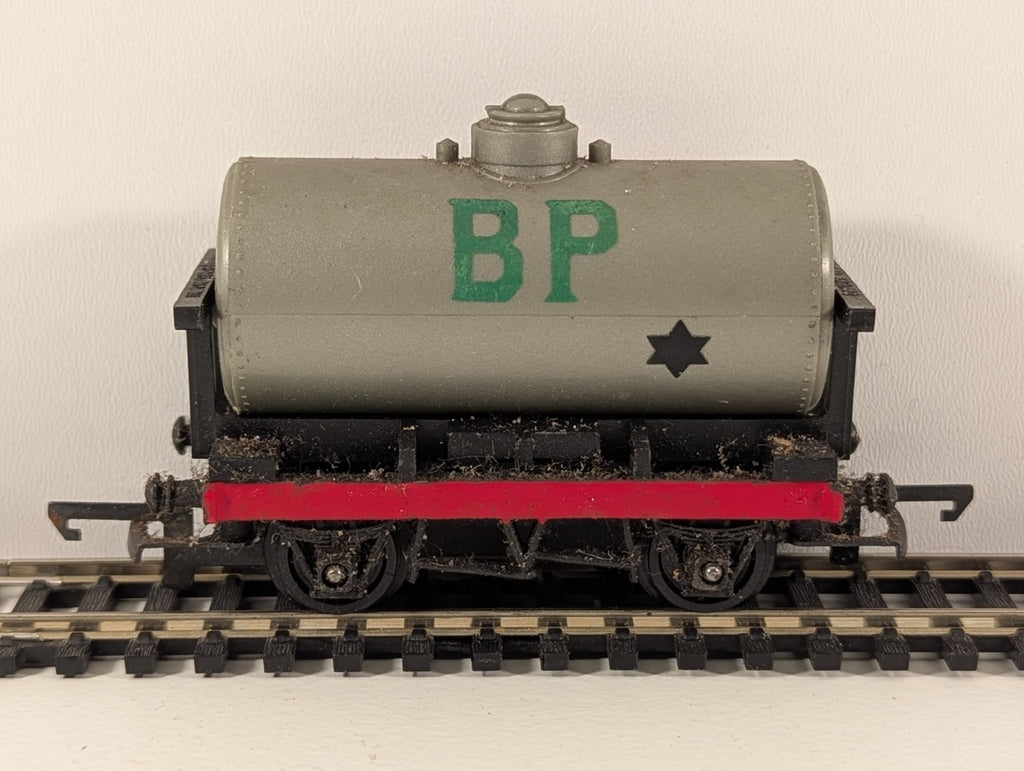 Tri-ang R12 – Shell/BP Petrol Tank Wagon
