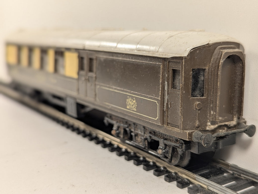 Tri-ang OO Gauge Pullman Car No. 79 Passenger Coach Pullman Umber and Cream R228
