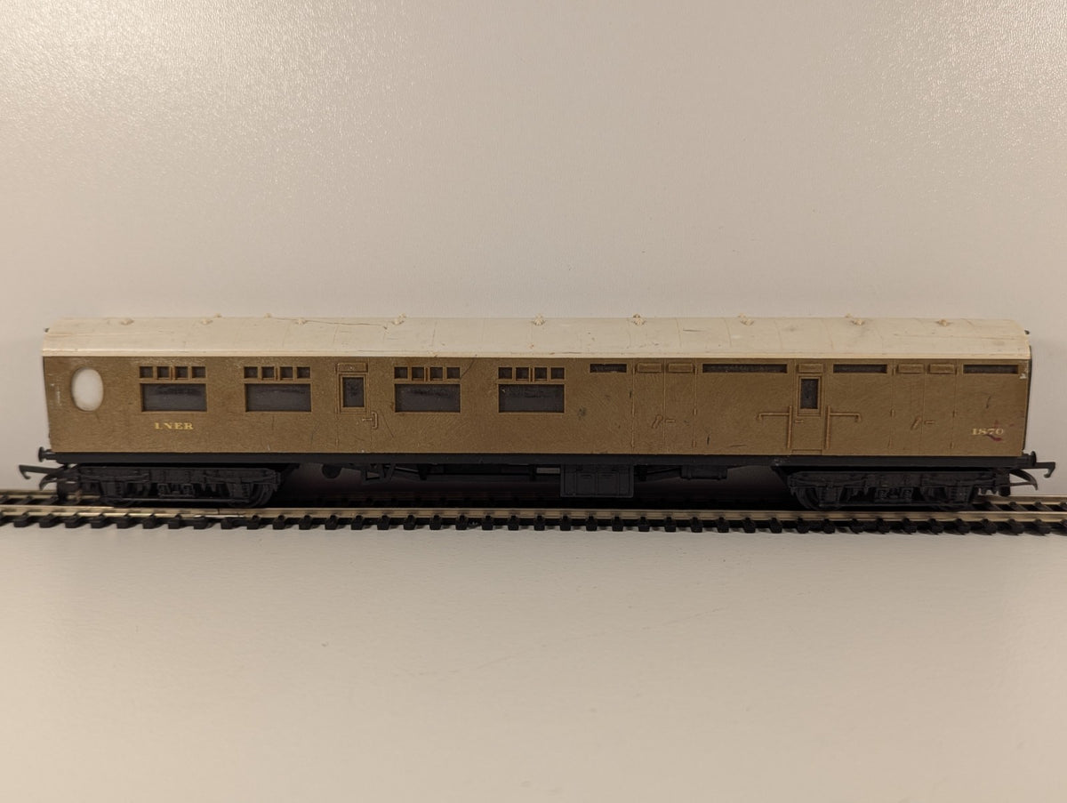 Hornby R938 OO Gauge LNER Thompson Brake 3rd Coach No. 1870 – Teak