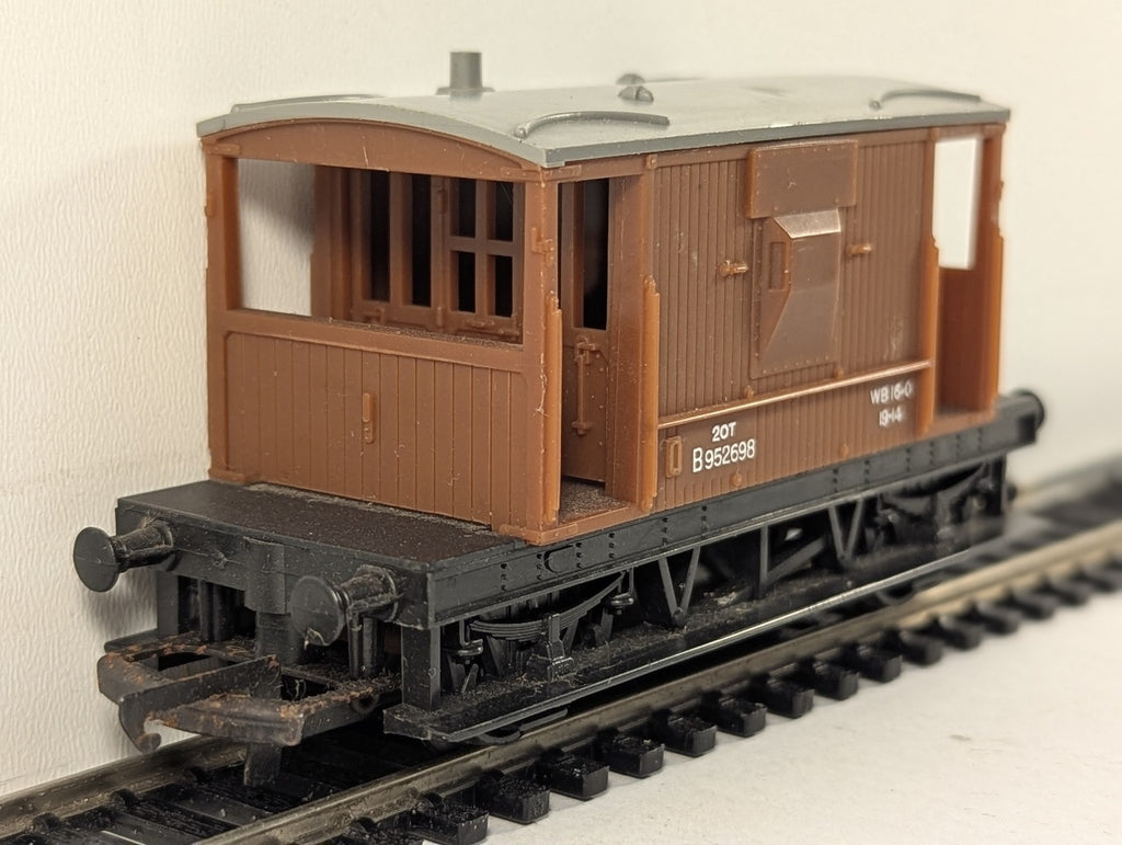 Tri-ang OO Gauge BR 20 Ton Standard Brake Van B952698 BR Bauxite R16