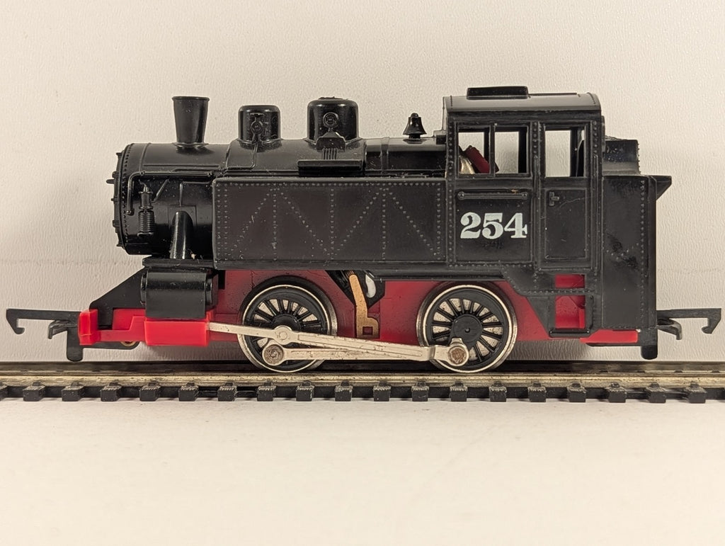 Hornby OO Gauge 0-4-0 Freight Loco Steam Locomotive 254 Black R254