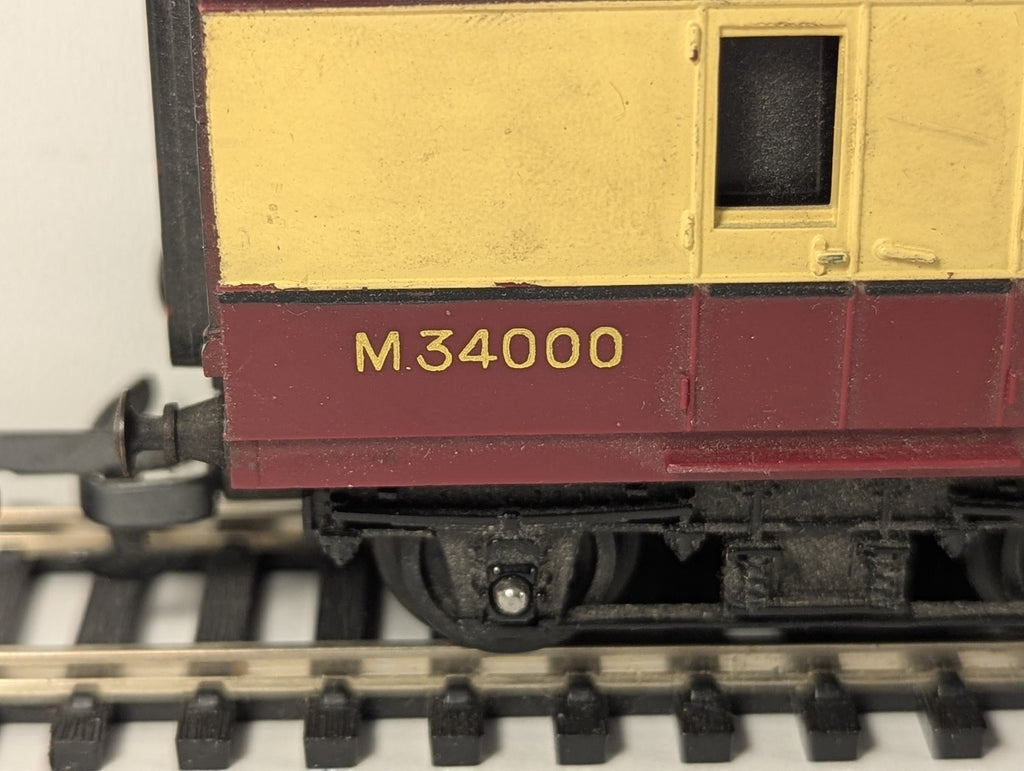 Tri-ang OO Gauge BR Mk1 Brake Coach Passenger Coach M34000 BR Crimson & Cream