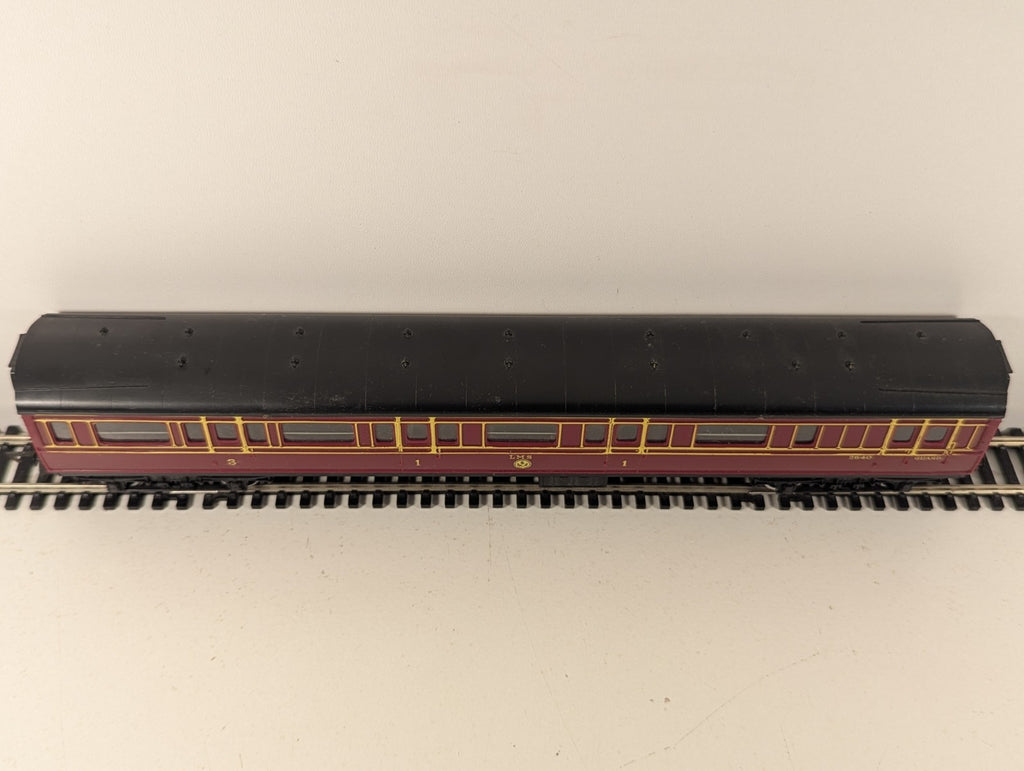 Hornby R748 OO Gauge LMS Caledonian Brake Coach Maroon